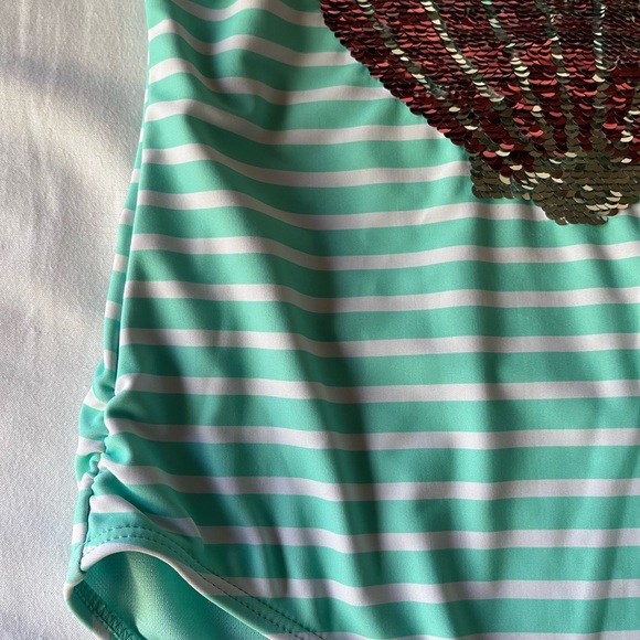 Sweet Pineapple: Girl’s one piece swimsuit with sequence double sides seashell - Picture 4 of 8